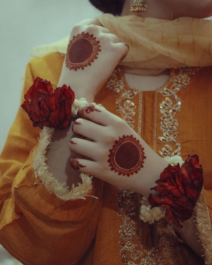 Gol Tikki Mehndi Design