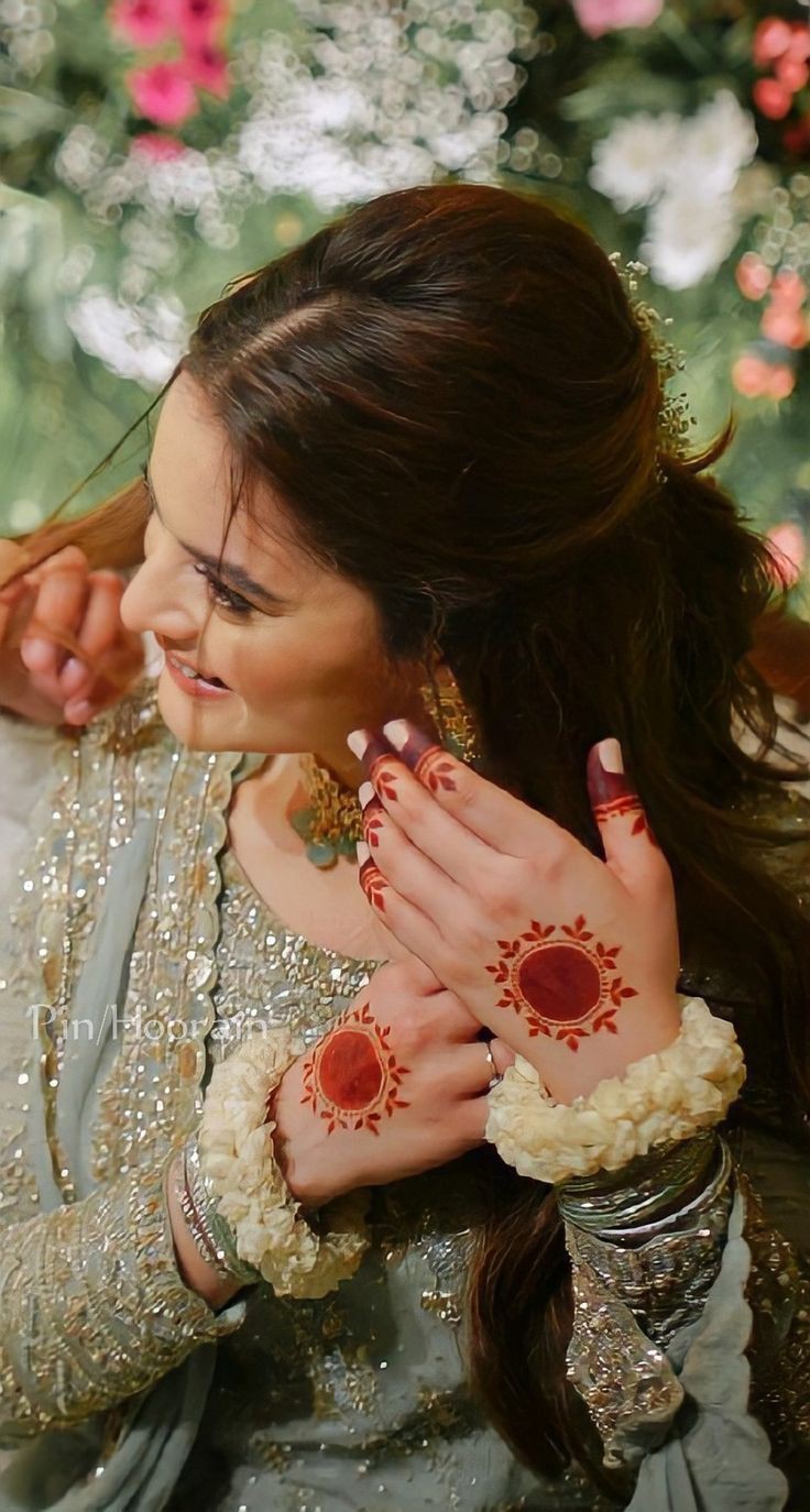 Gol Tikki Mehndi Design