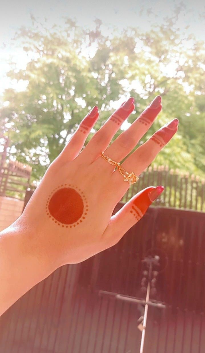 Gol Tikki Mehndi Design