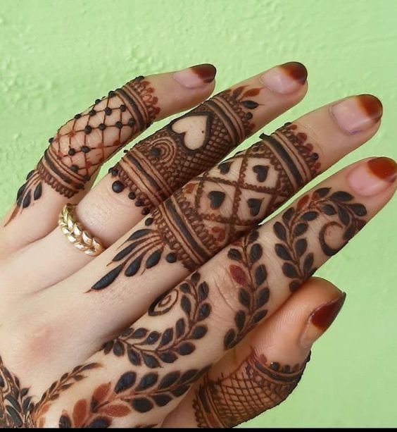 finger mehndi