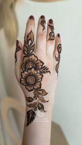 Stylish henna plans