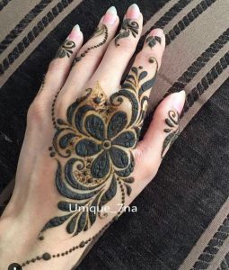 Stylish henna plans