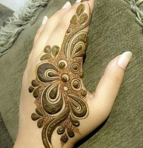 Stylish henna plans