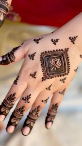 Stylish henna plans