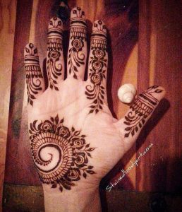 Stylish henna plans