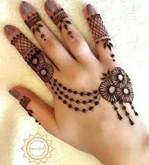 finger mehndi