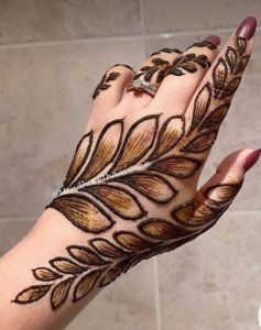 royal back hand mehndi