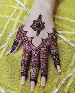 royal back hand mehndi
