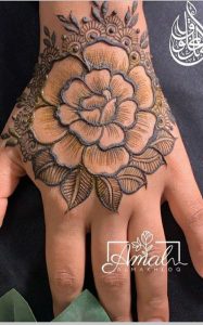 Stylish henna plans