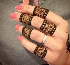 finger mehndi
