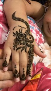 Stylish henna plans
