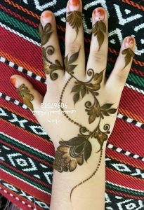 Stylish henna plans
